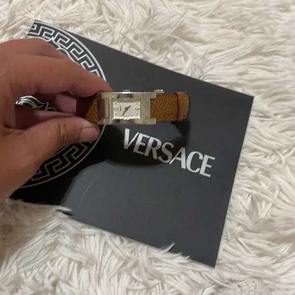 Versace | Accessories | Versace Womens Water Resistant Watch  display picture 1